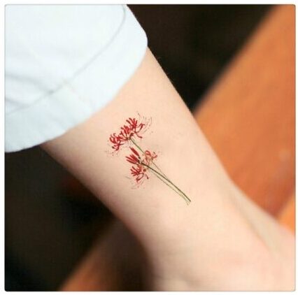Hình xăm tattoo hoa bỉ ngạn ở chân đẹp nhất cho nữ cá tính, dịu dàng
