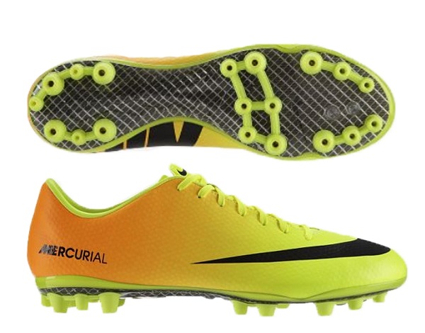 AG là mẫu giày đá bóng thích hợp cho sân cỏ nhân tạo.
